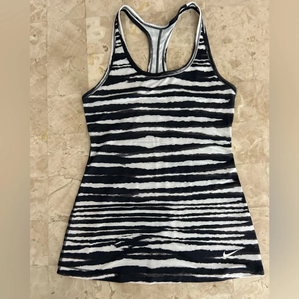 Nike Dri fit‎ racer back slim fit athletic running tank top women’s size S